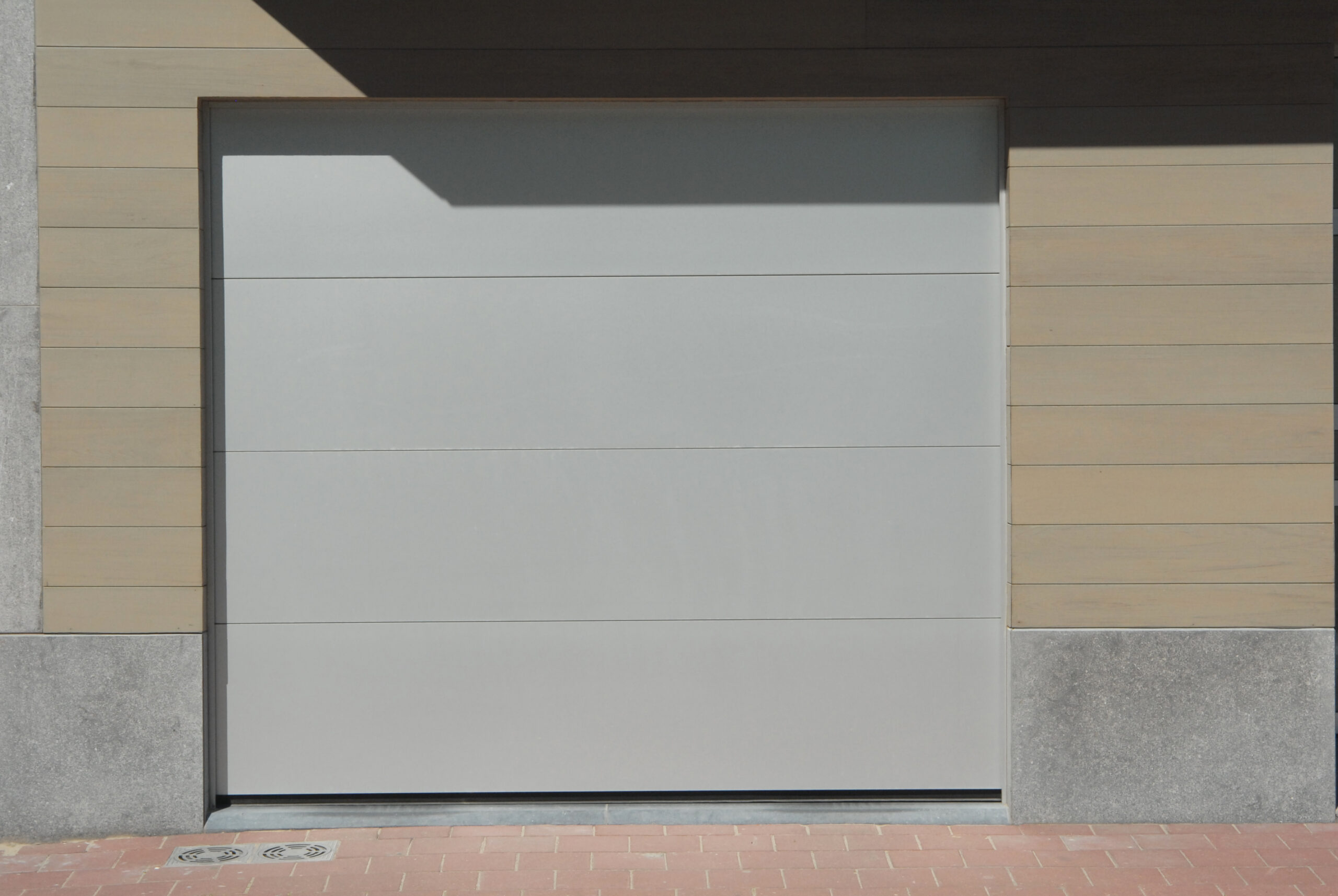 Witte sectionaalpoort